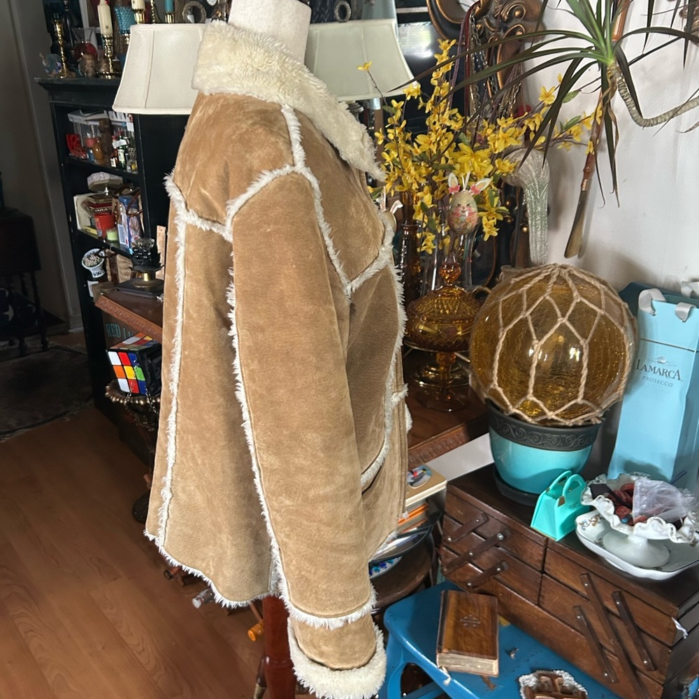 Vintage Tan and Shearling Leather Jacket - Picture 5 of 16